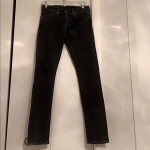 Black washed Levi’s 30x32